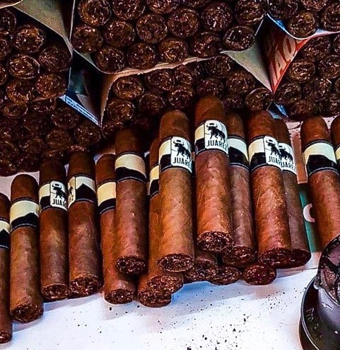 CABEZAS CORONADAS Cigarros Juárez